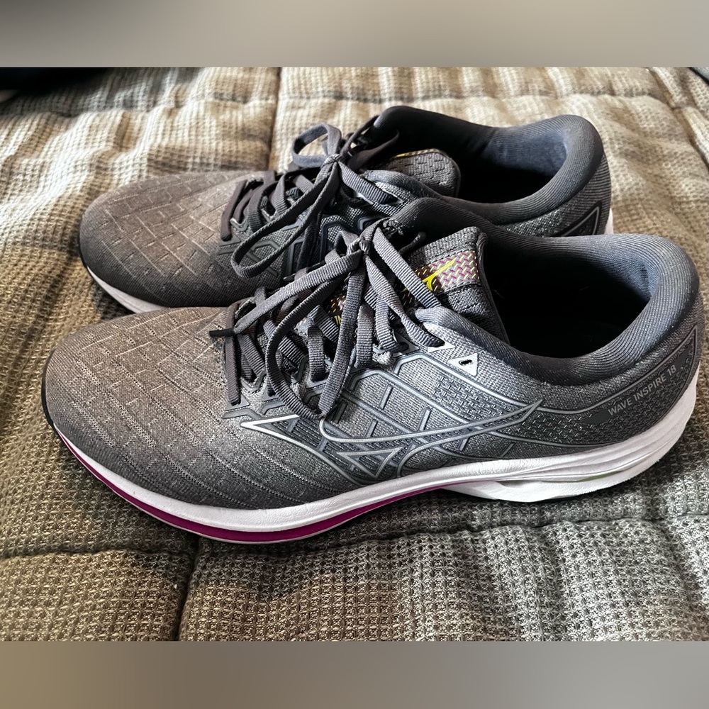 Mizuno women’s size 10 Wave Inspire 18